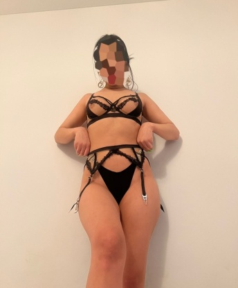 Я создана, чтобы исполнить все твои сокровенные фантазии и желания 💋
У меня много опыта, так что я знаю, как угодить мужчине. Мои услуги включают классический секс, оральный секс, массаж и многое другое. Я искусная соблазнительница и с радостью придумаю что-то особенное только для тебя 😉
Не бойся расслабиться со мной - я заботлива и дружелюбна. В моих объятьях ты забудешь о всех заботах и проблемах, я просто помогу тебе расслабиться и получить максимум удовольствия.
Мои фото настоящие и проверенные. Вижушь? Я сексапильна и готова пленить тебя своей красотой и страстью 🔥
У меня есть отличные отзывы от моих довольных клиентов. Они говорят, что я лучшая в Москве! Ты можешь проверить это сам, просто позвонив мне.
Живу в Москве, и готова встретиться с тобой в любое время и в любом месте. Давай проведем незабываемое время вместе! 😘 Кира